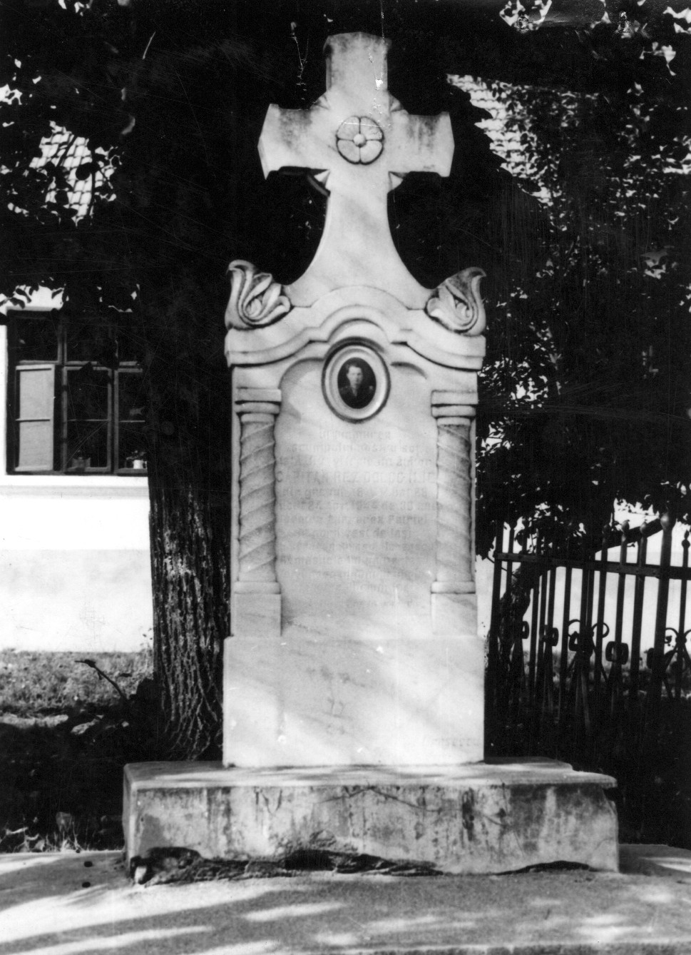 Monument funerar cpt. r. Doloca Ilie